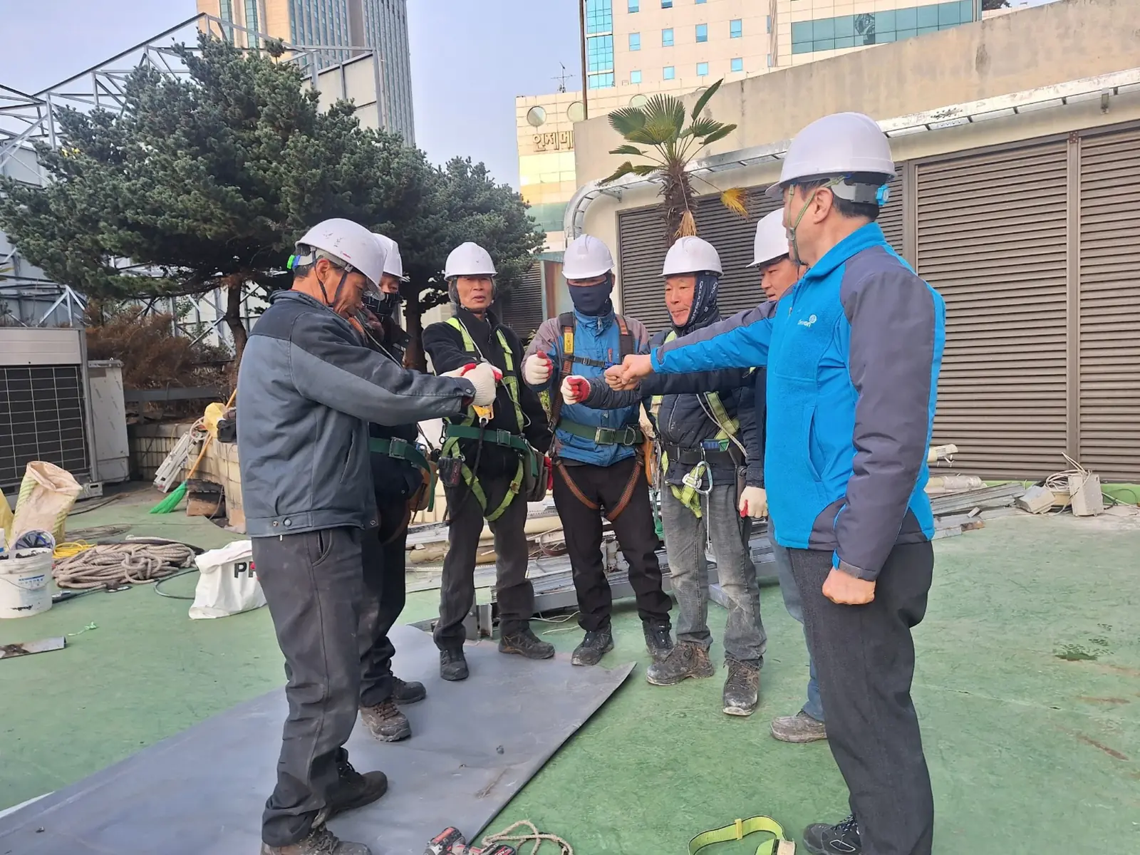 송도 전광판 시공 참고 - 부산 서면 전광판 시공 전 안전 교육 조회